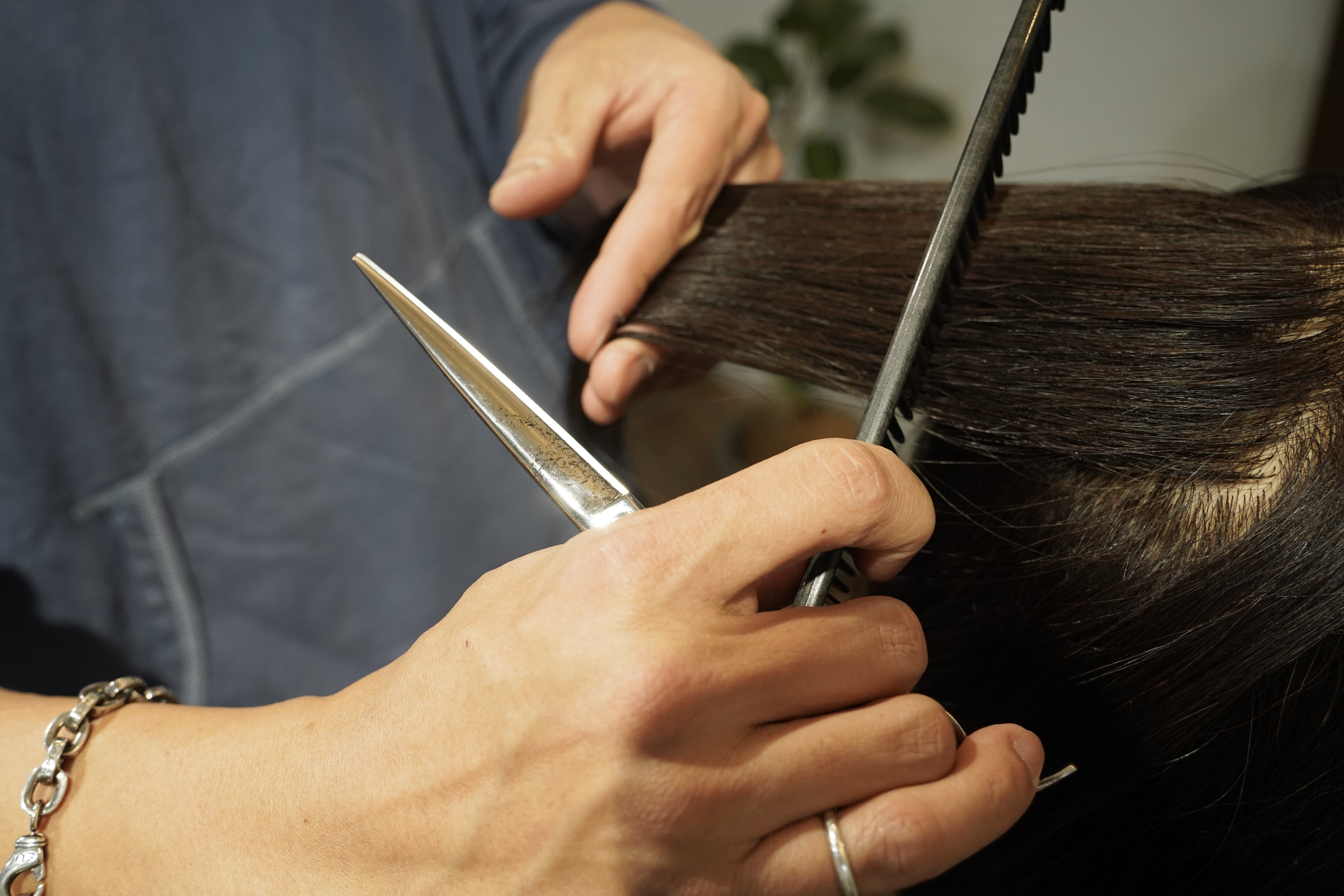 美容師のハサミっていくらすると思います？