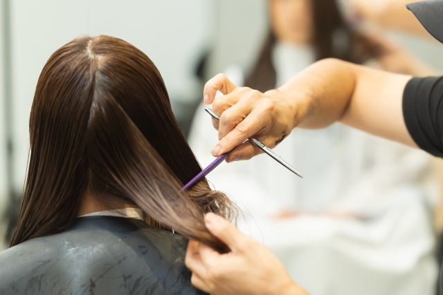 縮毛矯正にはカットが必要な理由を解説します