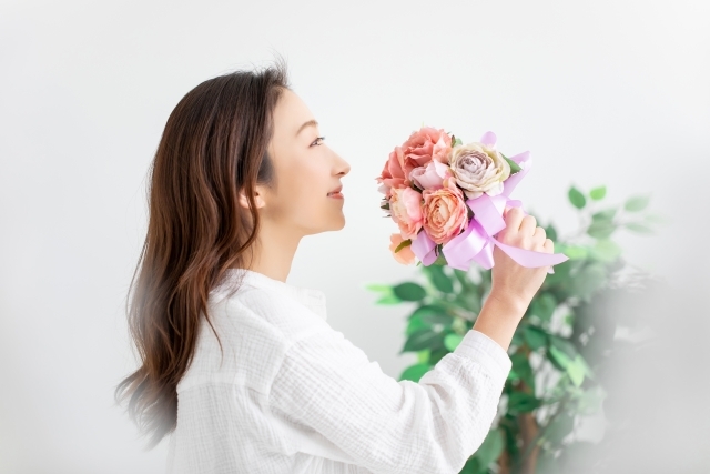 大人女性に似合う髪型、実は"横顔"で決まります