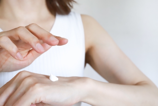 「シャンプーしても頭皮がベタつく...」その悩み、原因は意外な○○かも